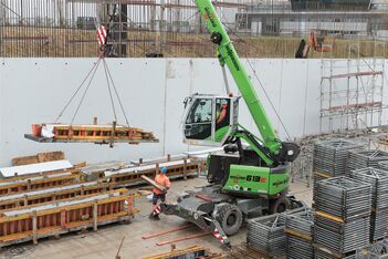 Teleskopkran Telekran Raupentelekran SENNEBOGEN 613 E Raupe Hochbau Tiefbau Baustelle Bautellenkran
