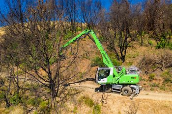 SENNEBOGEN 718 timber material handler, tree care machines for cleanup work after wildfires in California, USA