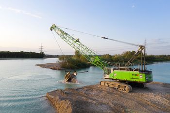 SENNEBOGEN HD duty cycle crane duty cycle crawler crane dragline 670 E dragline bucket gravel extraction