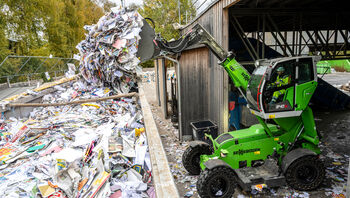 Teleskoplader Telehandler mit hochfahrbarer Kabine im Recycling Abfallwirtschaft SENEBOGEN 3.40 G